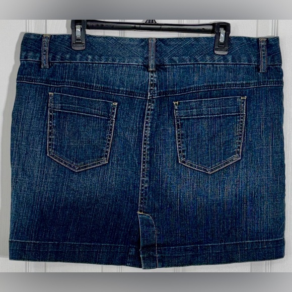 Tommy Hilfiger Denim Jean Mini Skirt Size 16 Dark Wash Classic Casual 5 Pocket - Picture 2 of 4
